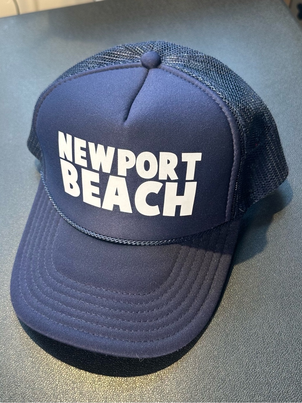 Women’s navy blue ’Newport Beach’ trucker snapback